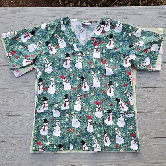 UA SCRUB TOPS V Neck CHRISTMAS SET Of 2, SNOWMEN TOPS LARGE NEW Festive - Picture 10 of 14